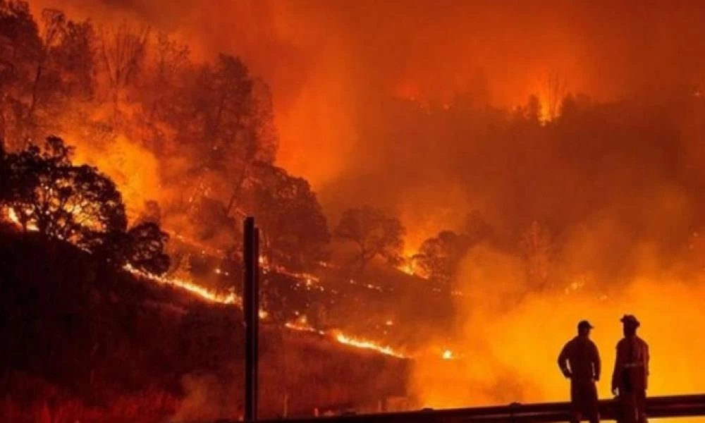 Καλιφόρνια - Πυρκαγιές: «Σύννεφο» από σκόνη και στάχτη κάλυψε τον ουρανό - Βίντεο